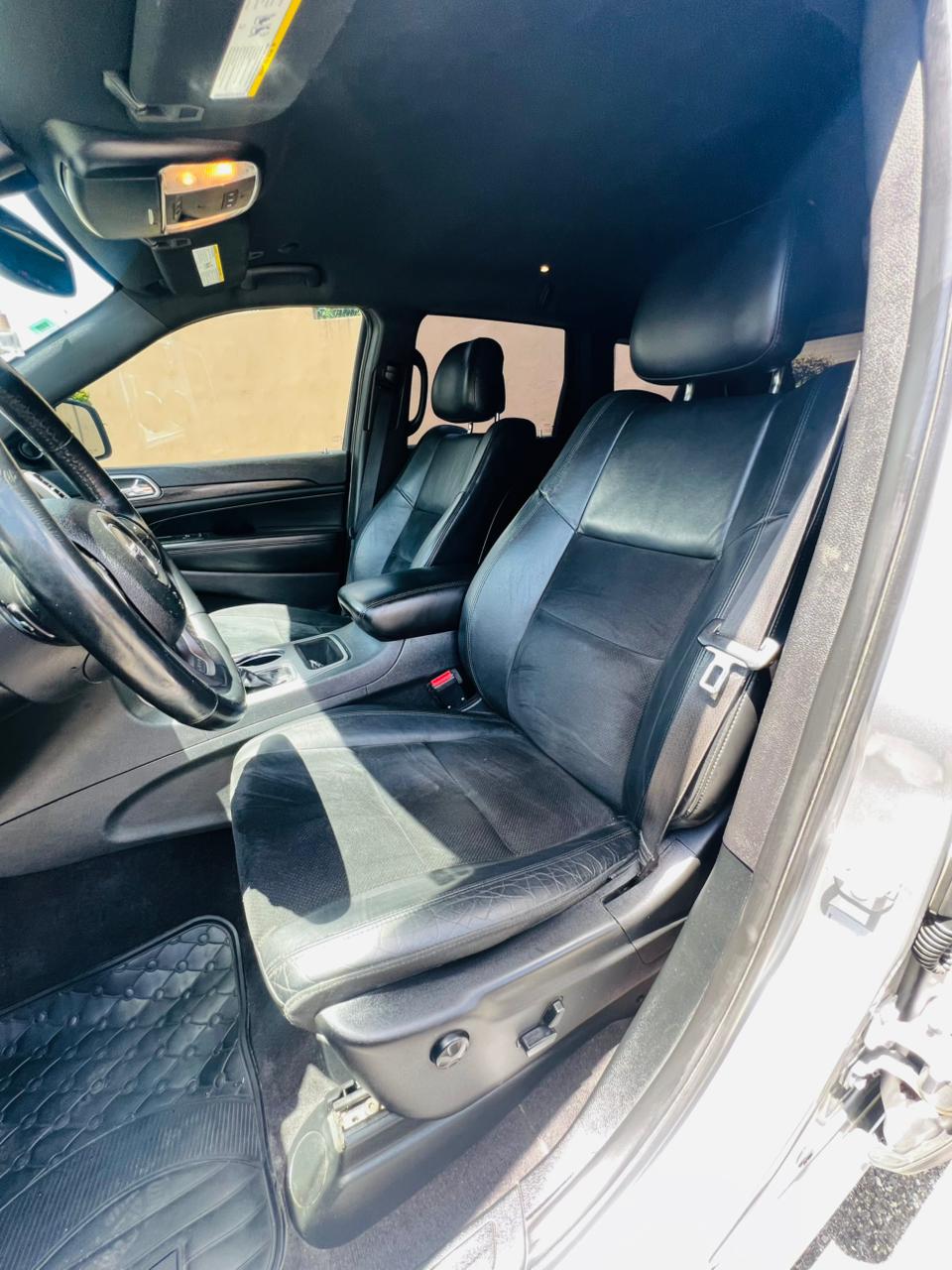 Jeep Grand Cherokee Modelo Laredo  Año 2018  4x4  Foto 7322579-15.jpg