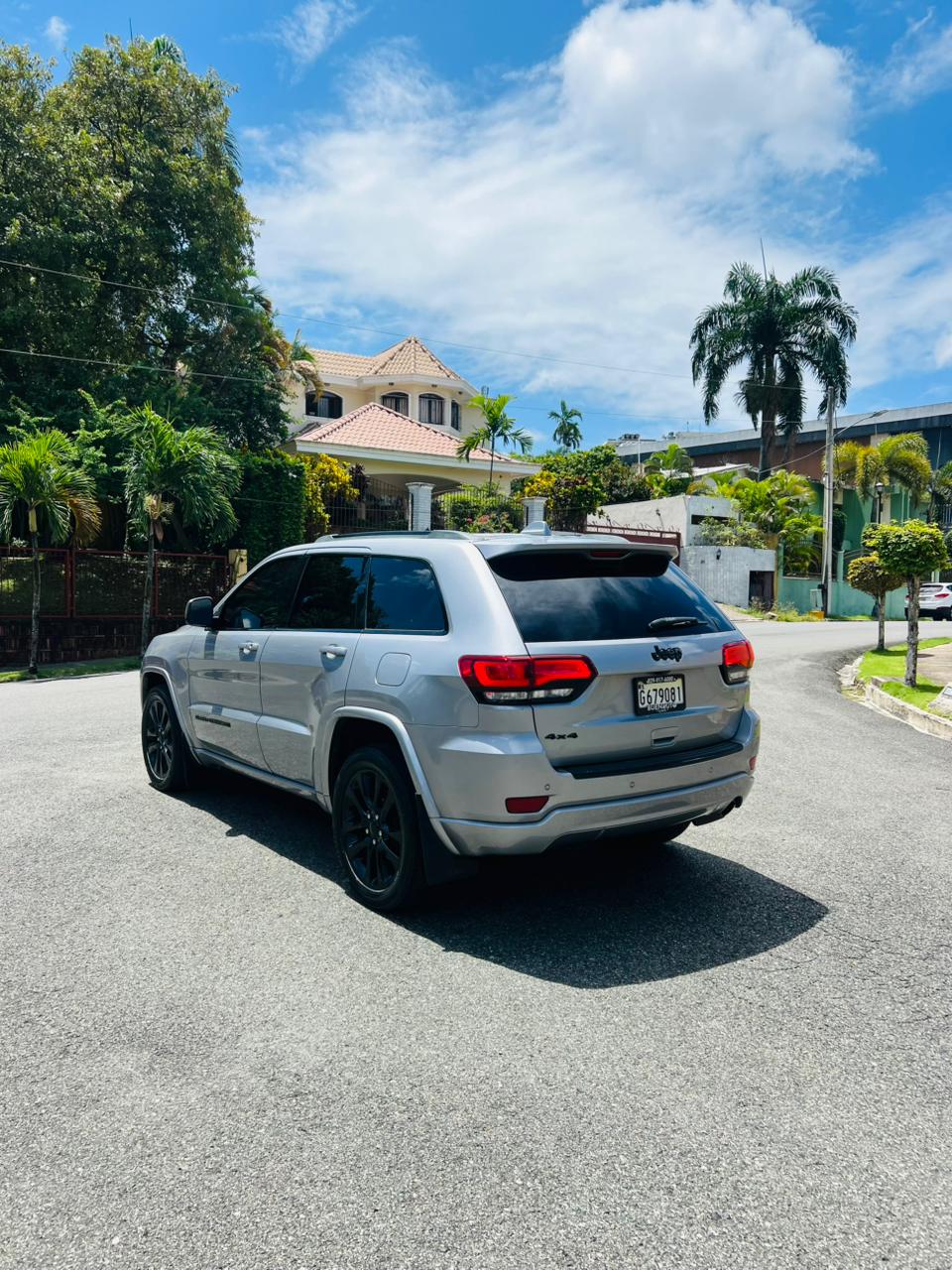 Jeep Grand Cherokee Modelo Laredo  Año 2018  4x4  Foto 7322579-3.jpg