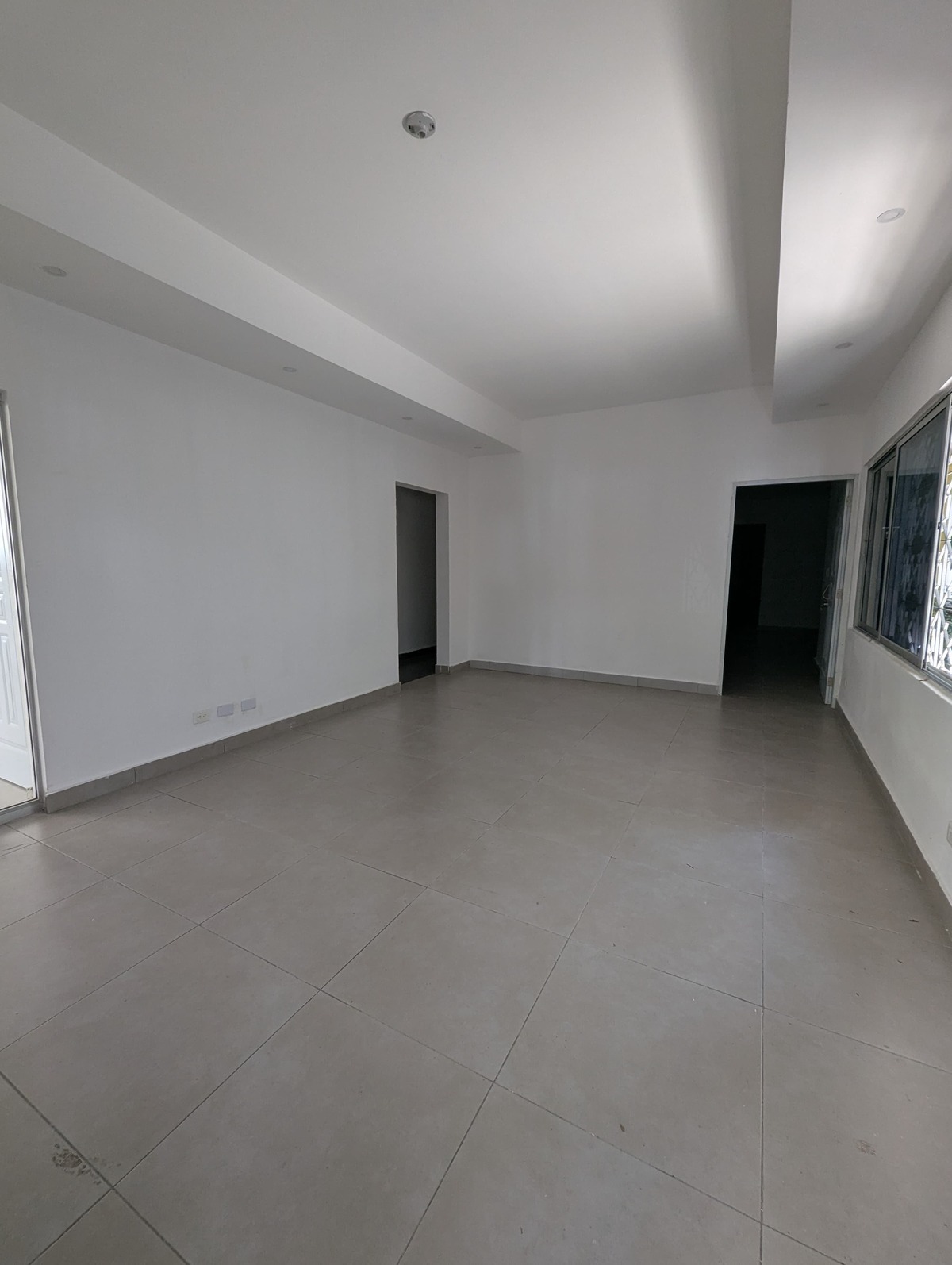 LOCAL COMERCIAL PARA ALQUILER GAZCUE Foto 7322662-7.jpg