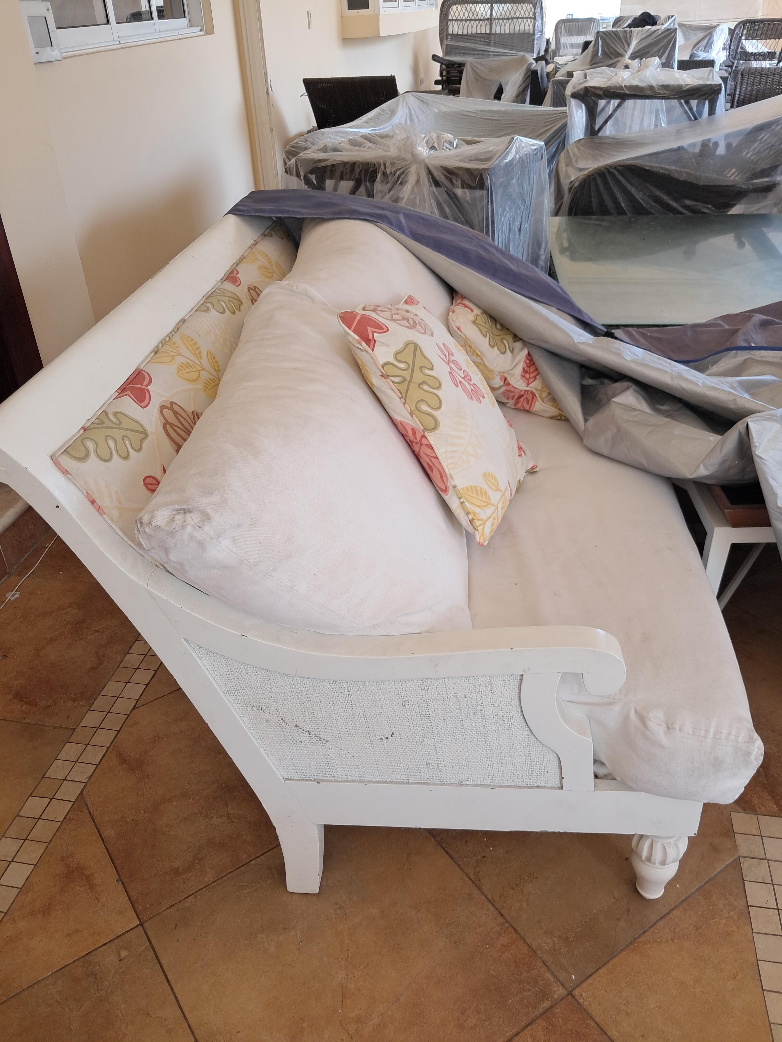 JUEGO DE MUEBLES EN CAOBA DE 2 ASIENTOS MÁS SU MESA TAMBIEN VENDO LA S Foto 7322676-1.jpg