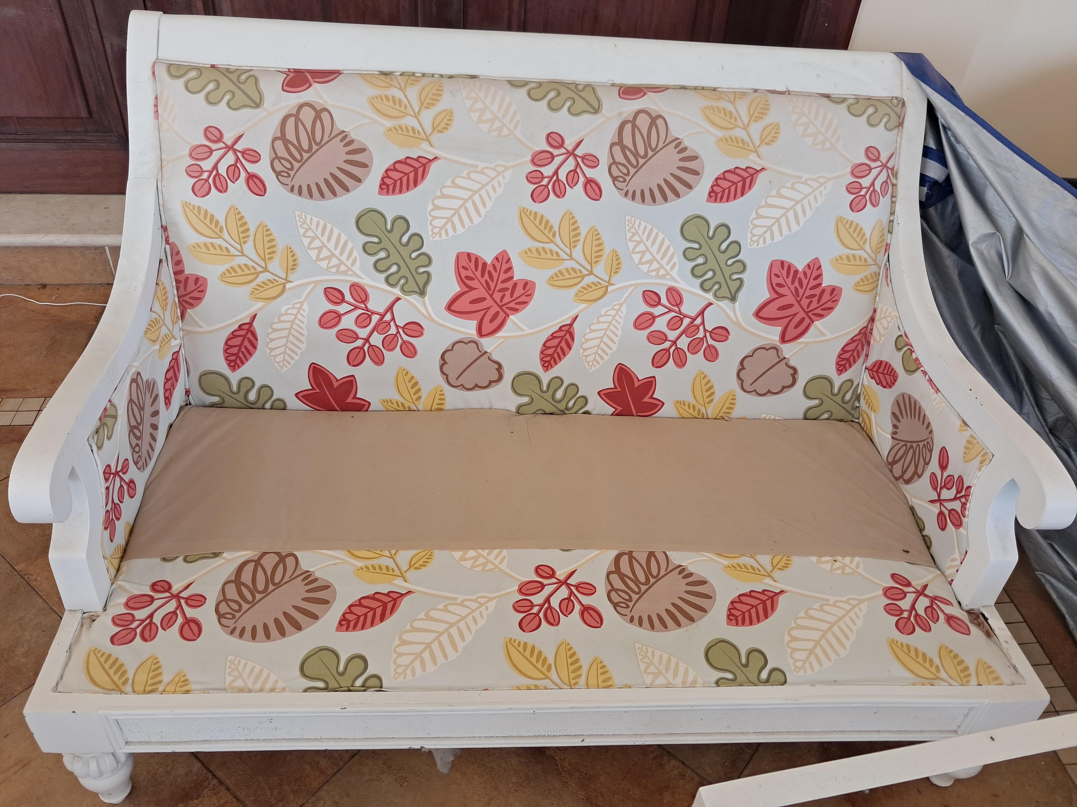 JUEGO DE MUEBLES EN CAOBA DE 2 ASIENTOS MÁS SU MESA TAMBIEN VENDO LA S Foto 7322676-5.jpg