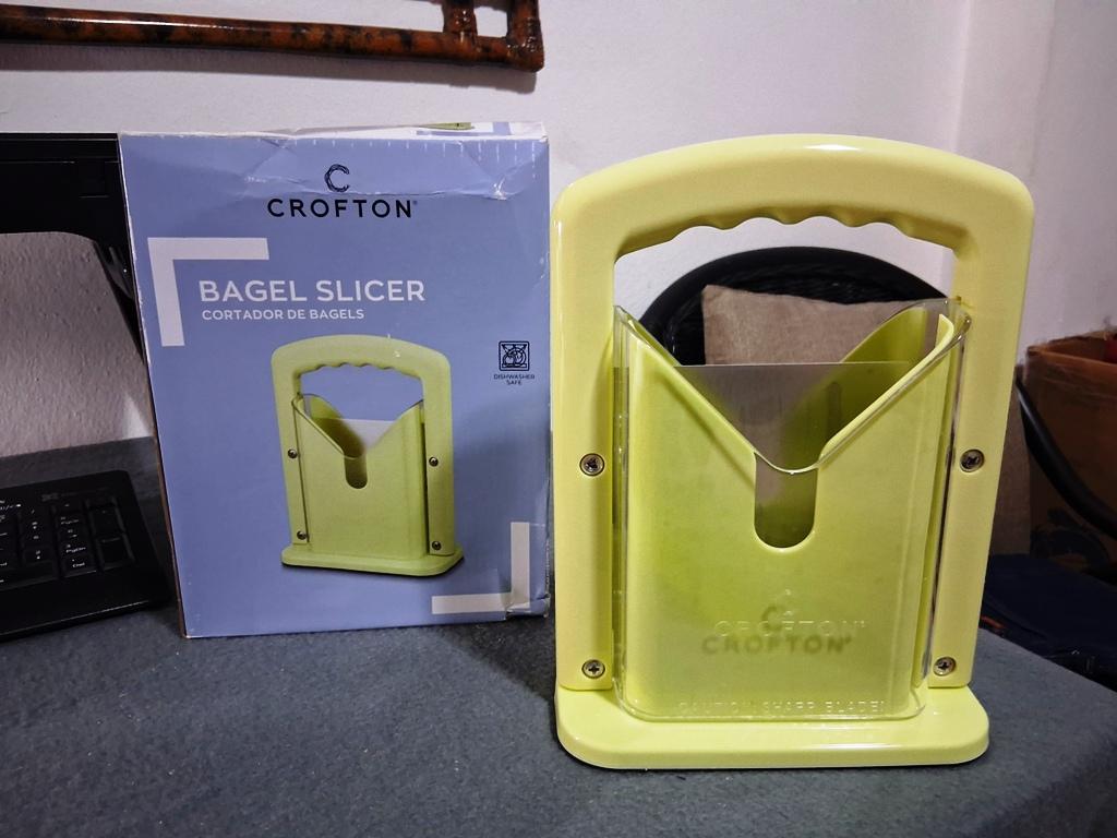 Cortador de Bagels y Pan Crofton Bagel Slicer  Foto 7322717-4.jpg