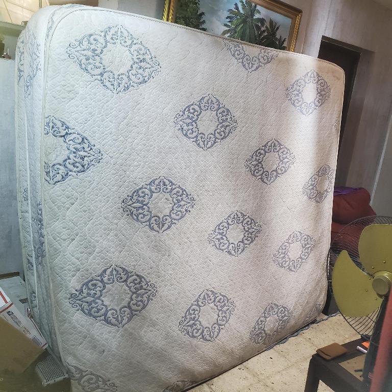 Vendo colchon king size doble pilotop  Foto 7323053-2.jpg