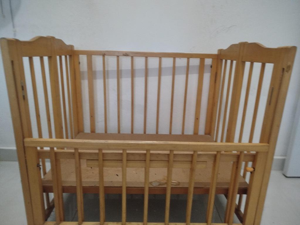 Cuna grande y plegable de madera en Boca Chica no envío Foto 7323137-1.jpg