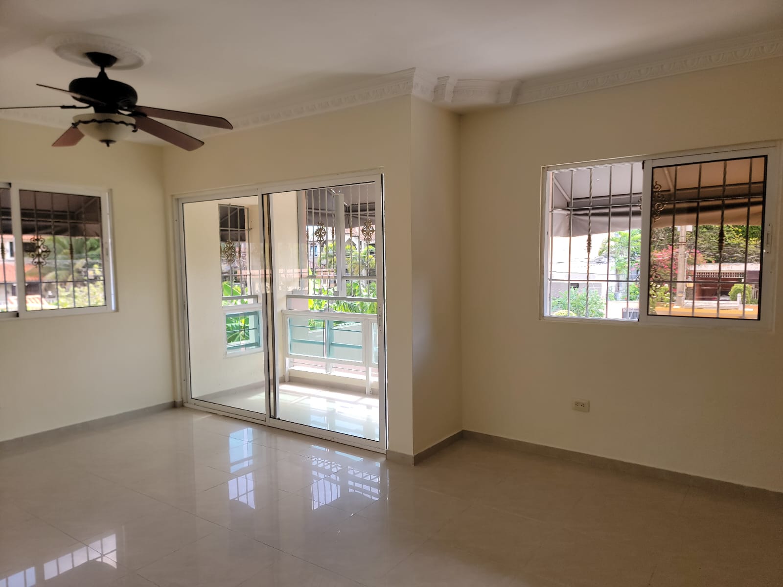 VENDO CONFORTABLE Y AMPLIO APARTAMENTO EN SANTO DOMINGO ESTE. 2DO. NIV Foto 7323643-5.jpg