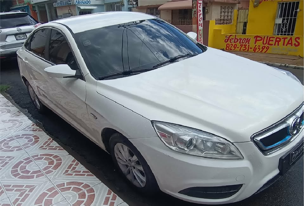 BAIC EU260 AÑO 2016 250KM NEGOCIABLE LIGERAMENTE REPLICA DEL MERCEDES  Foto 7323691-5.jpg