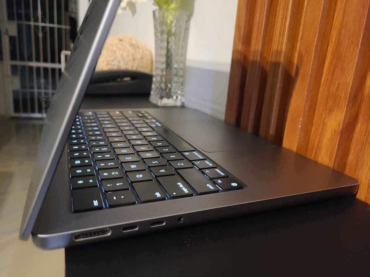 MacBook Pro A2918 Foto 7324000-6.jpg