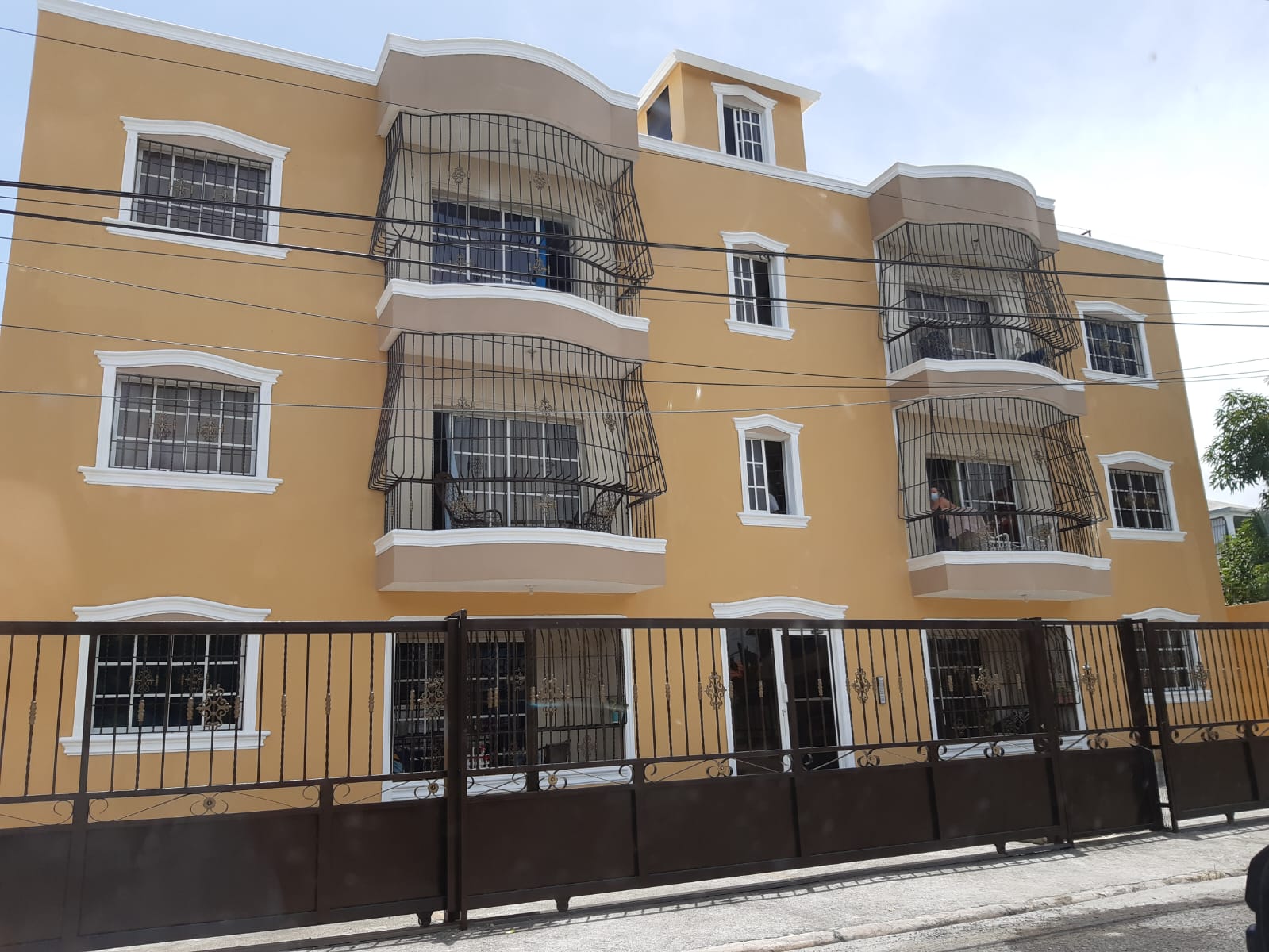 Alquilo Apartamento 2do Nivel con 3 habitaciones y 2 baños en Sto. Dgo Foto 7324112-1.jpg