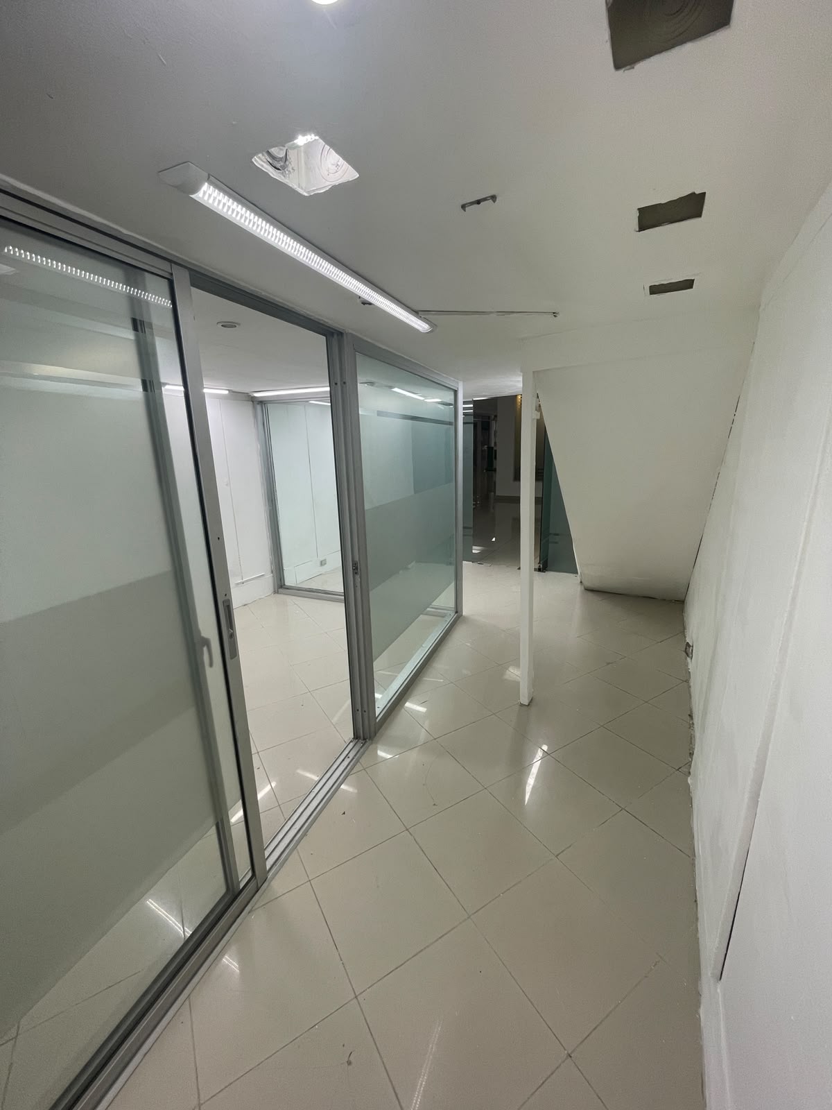SE ALQUILA LOCAL COMERCIAL EN PLAZA DIAMOND MALL Foto 7324721-4.jpg
