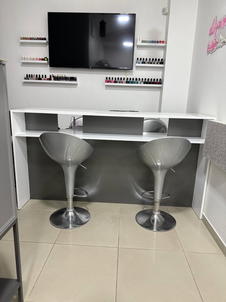 Equipo Completo para Salón de Manicura y Pedicura 3 Estaciones Foto 7325041-2.jpg